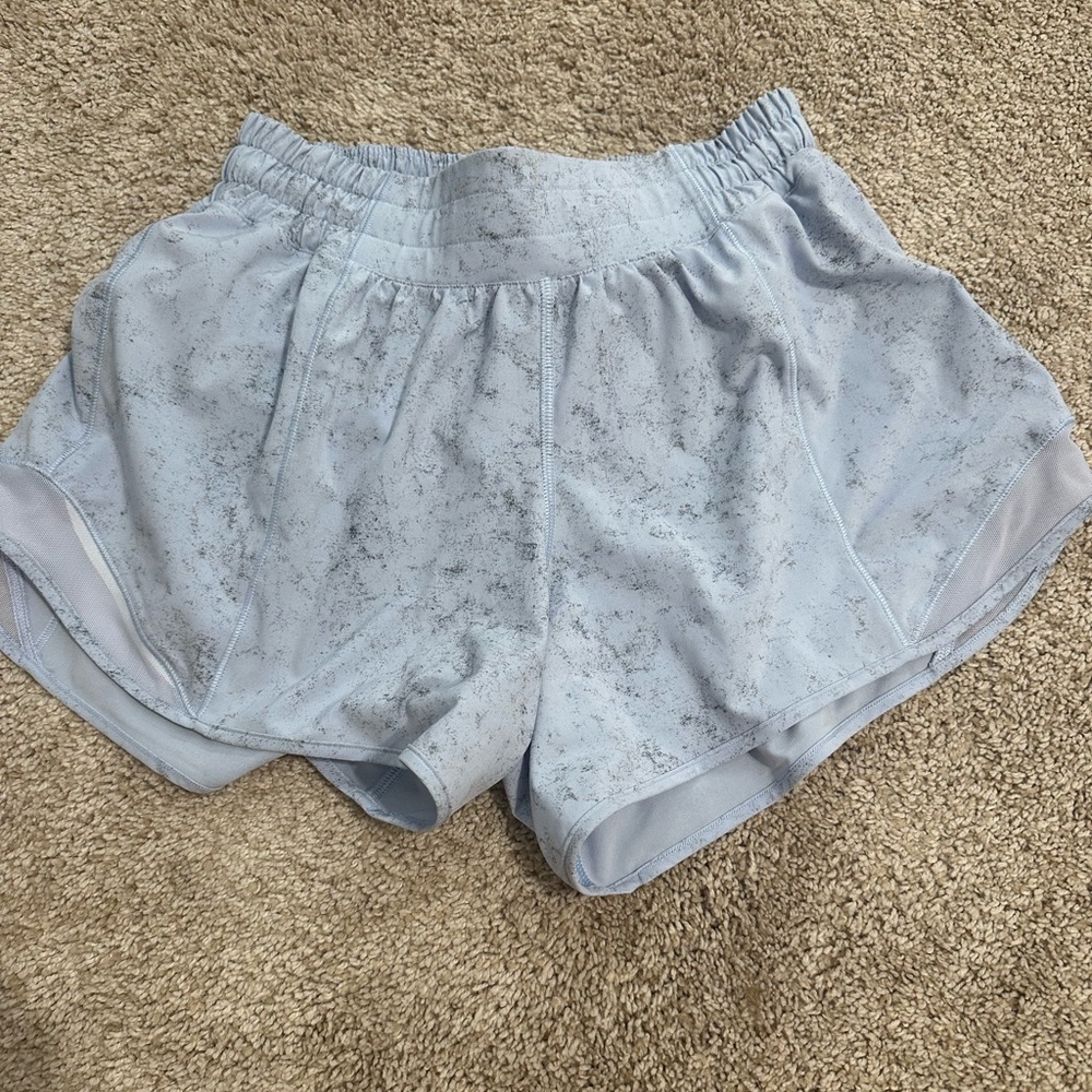 Lululemon low rise 4’ Hotty hots